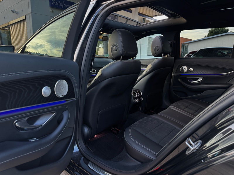 Mercedes-Benz E 300 de AMG 4MATIC/PANO/BURMESTER/MEMORY/NIGHT — photo 12