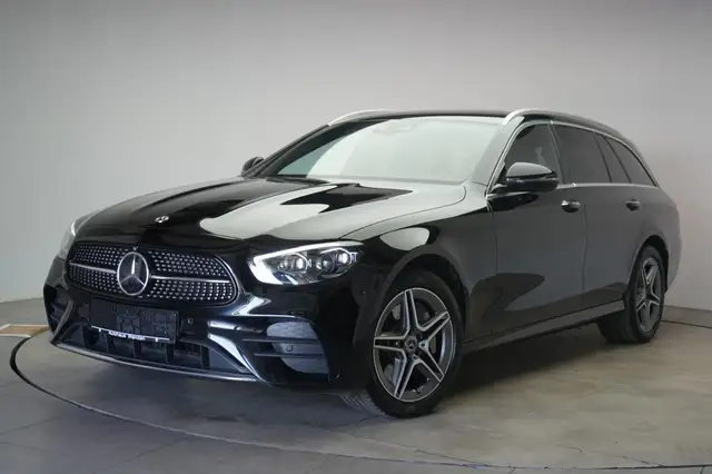 Mercedes-Benz E-Class view 3
