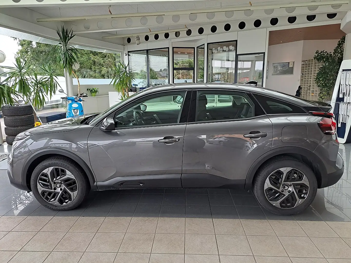 Citroen C4 PureTech 130 S&S EAT8 Aut. Plus Grau - 2