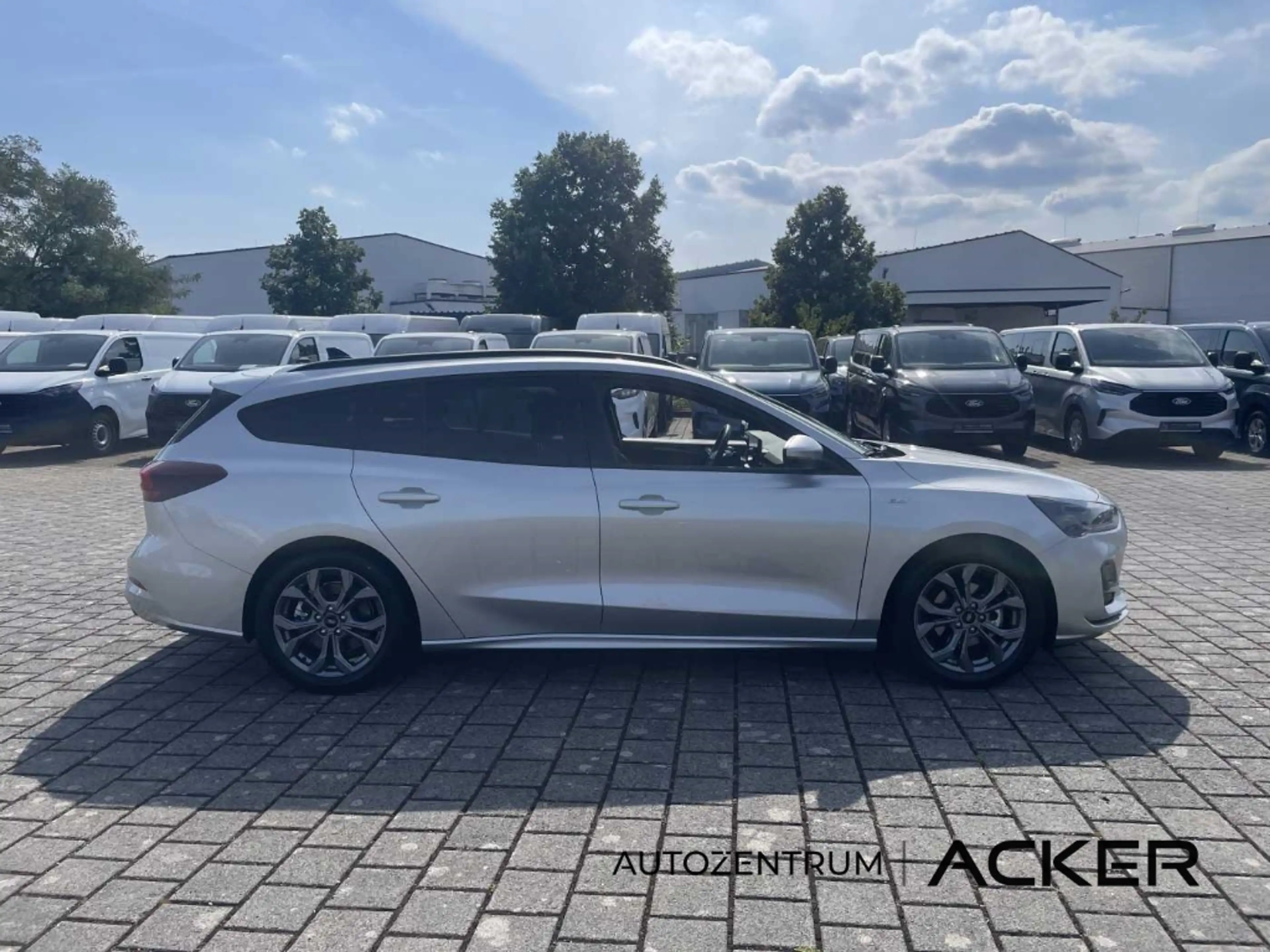 Ford Focus ST-Line X Turnier AT7 PANO aAHK -45%* — photo 9