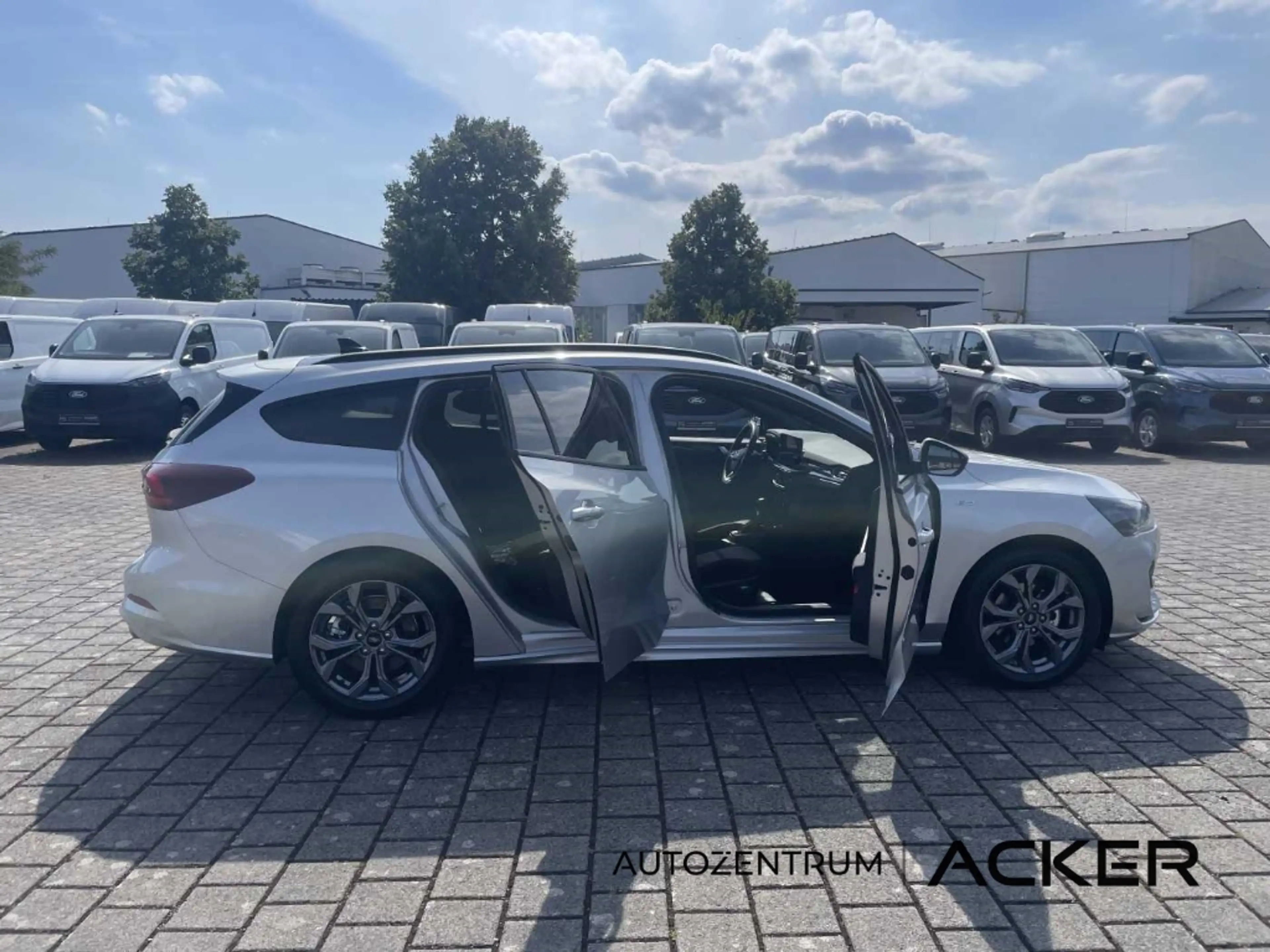Ford Focus ST-Line X Turnier AT7 PANO aAHK -45%* — photo 10
