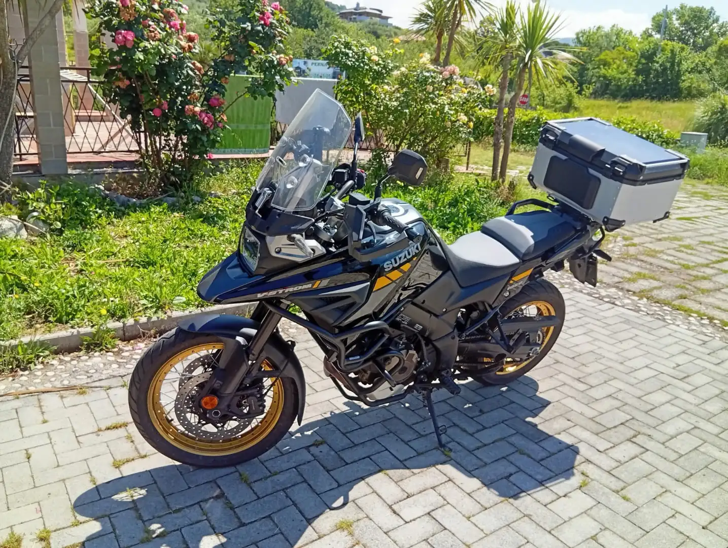 Suzuki V-Strom 1050 Negru - 1