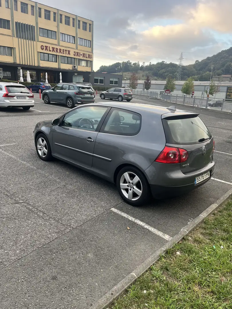 Volkswagen Golf 2.0TDI Sportline - 2