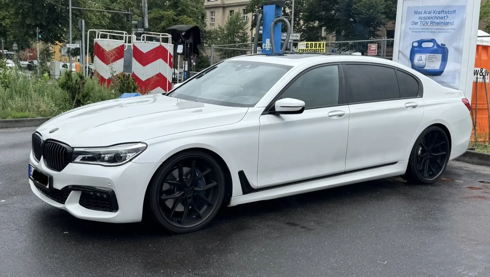 BMW 750 750Li - 1