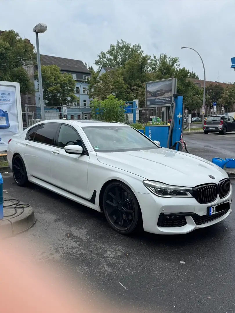 BMW 750 750Li - 2