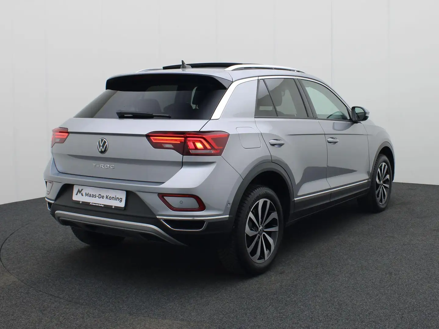 Volkswagen T-Roc 1.5TSI/150PK Style DSG · Panoramadak · Navigatie · Grijs - 2