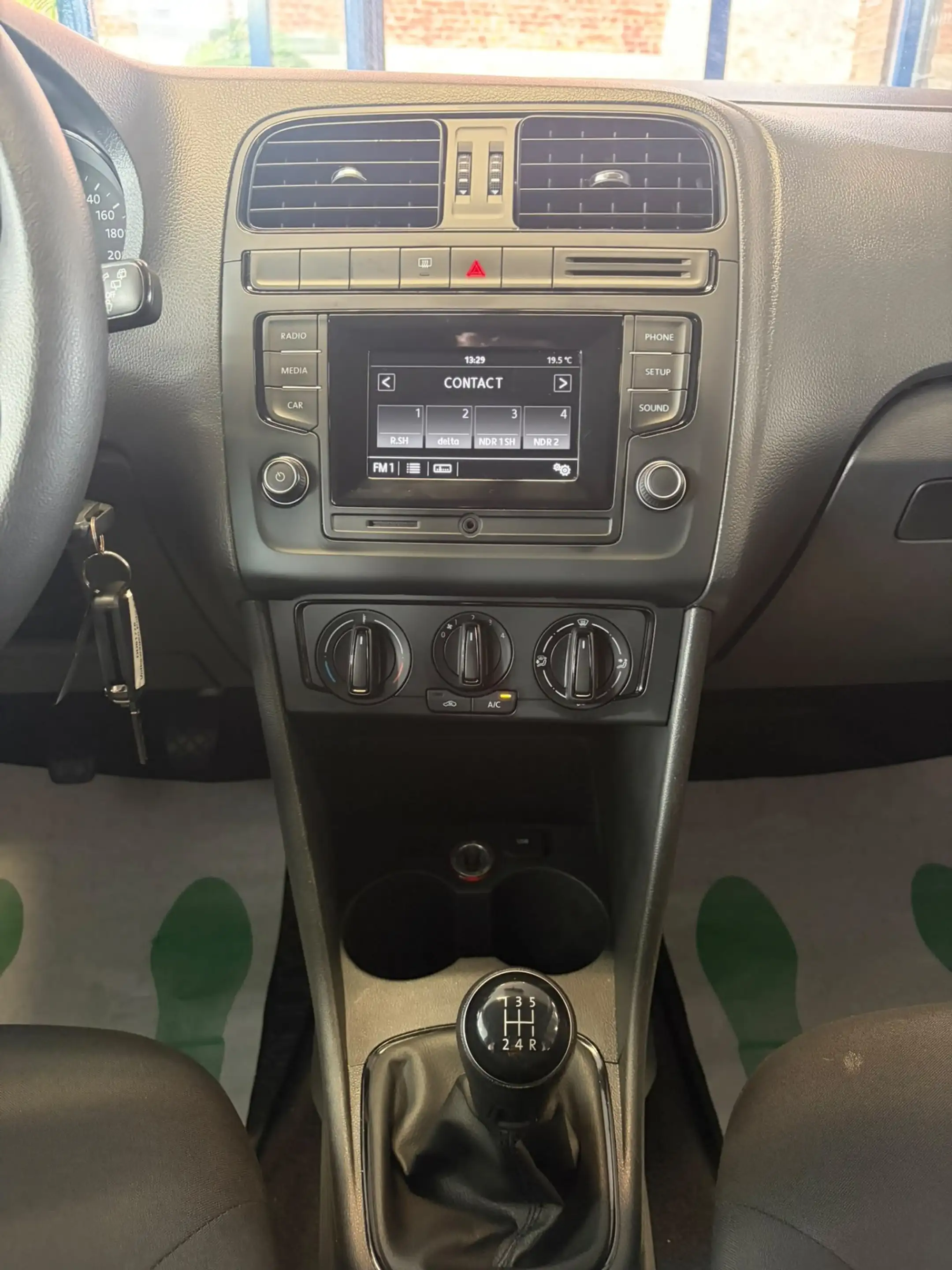 Volkswagen Polo 5 PORTES AIRCO GARANTIE — photo 8