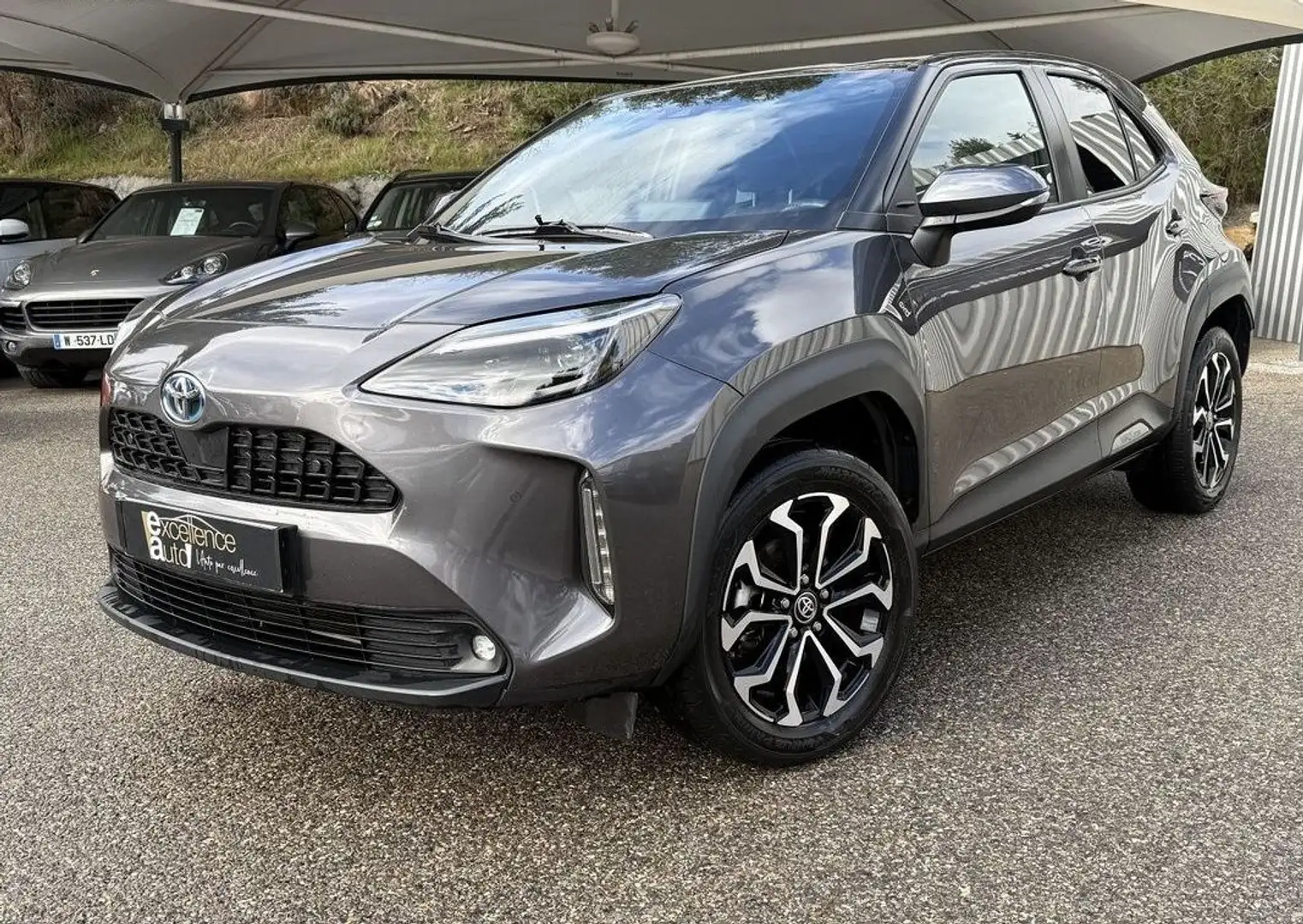 Toyota Yaris Cross 116H DESIGN AWD-I MY21 Gris - 2