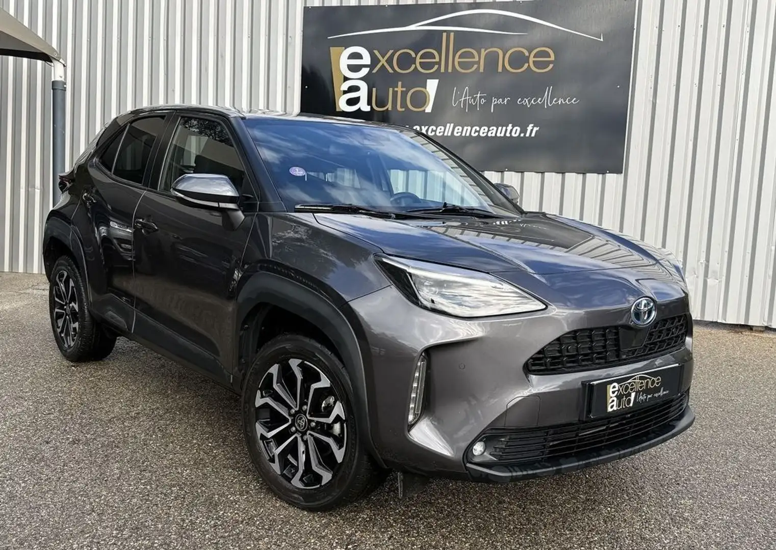Toyota Yaris Cross 116H DESIGN AWD-I MY21 Gris - 1