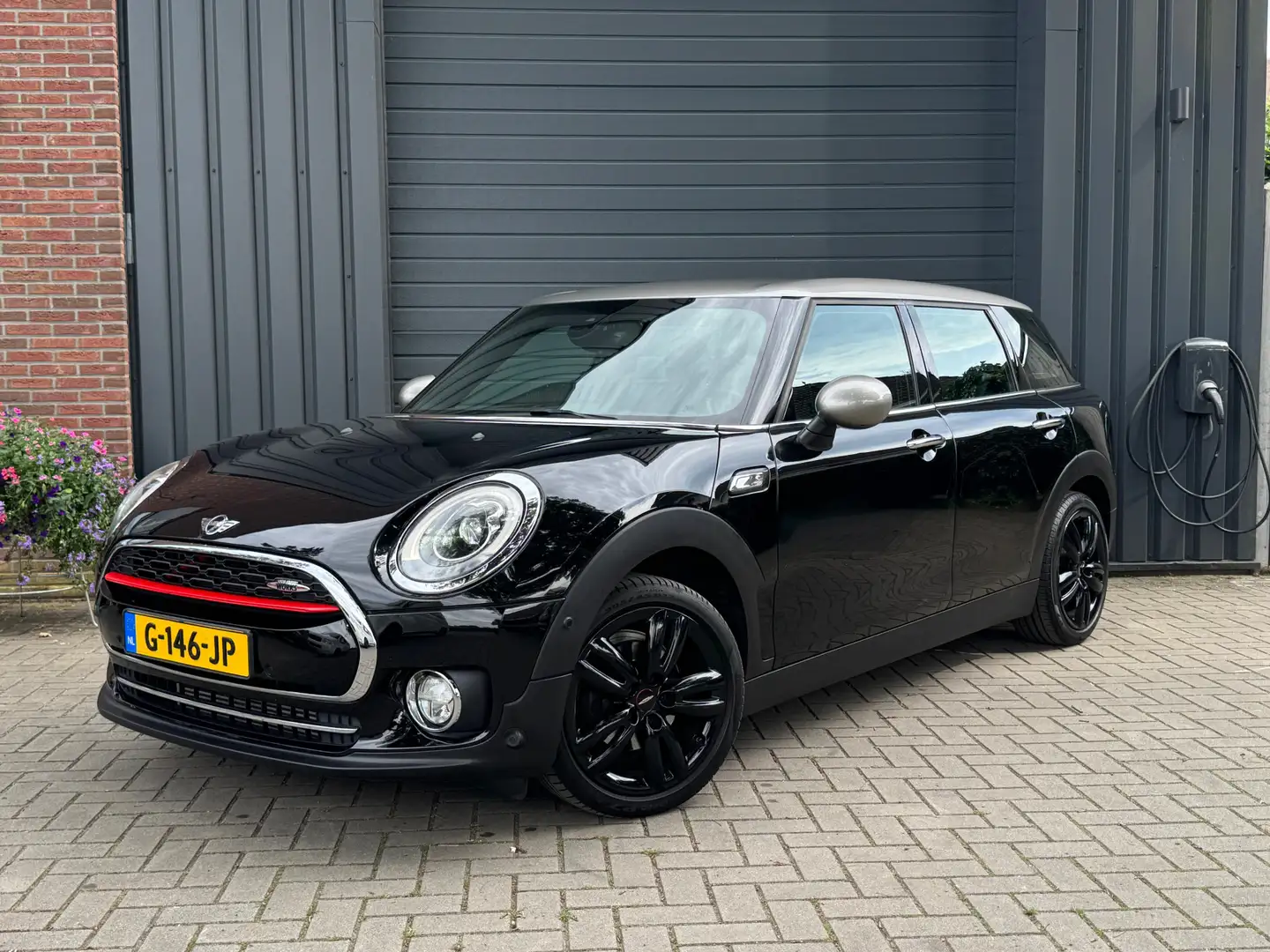 MINI One Clubman 1.5 Chili Serious Business - PDC - Stoelverwarming Zwart - 1