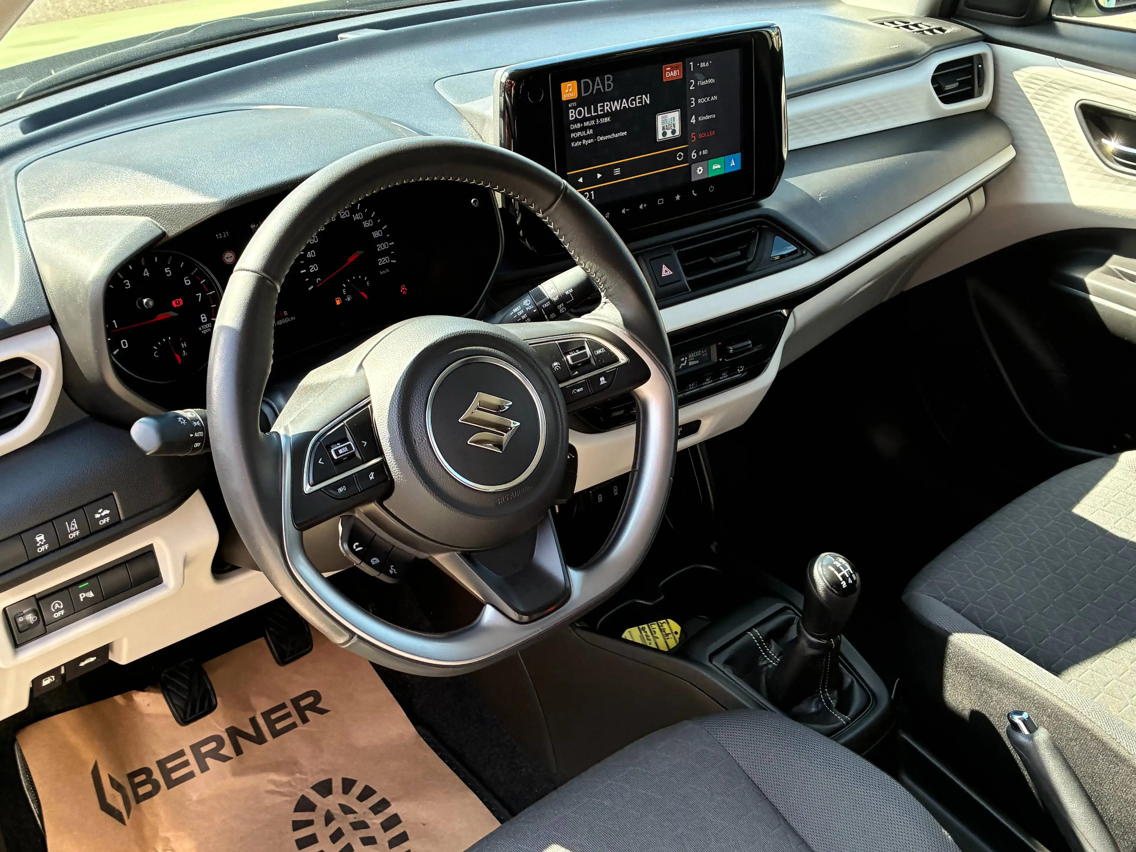 Suzuki Swift 1,2 Hybrid Shine — photo 9
