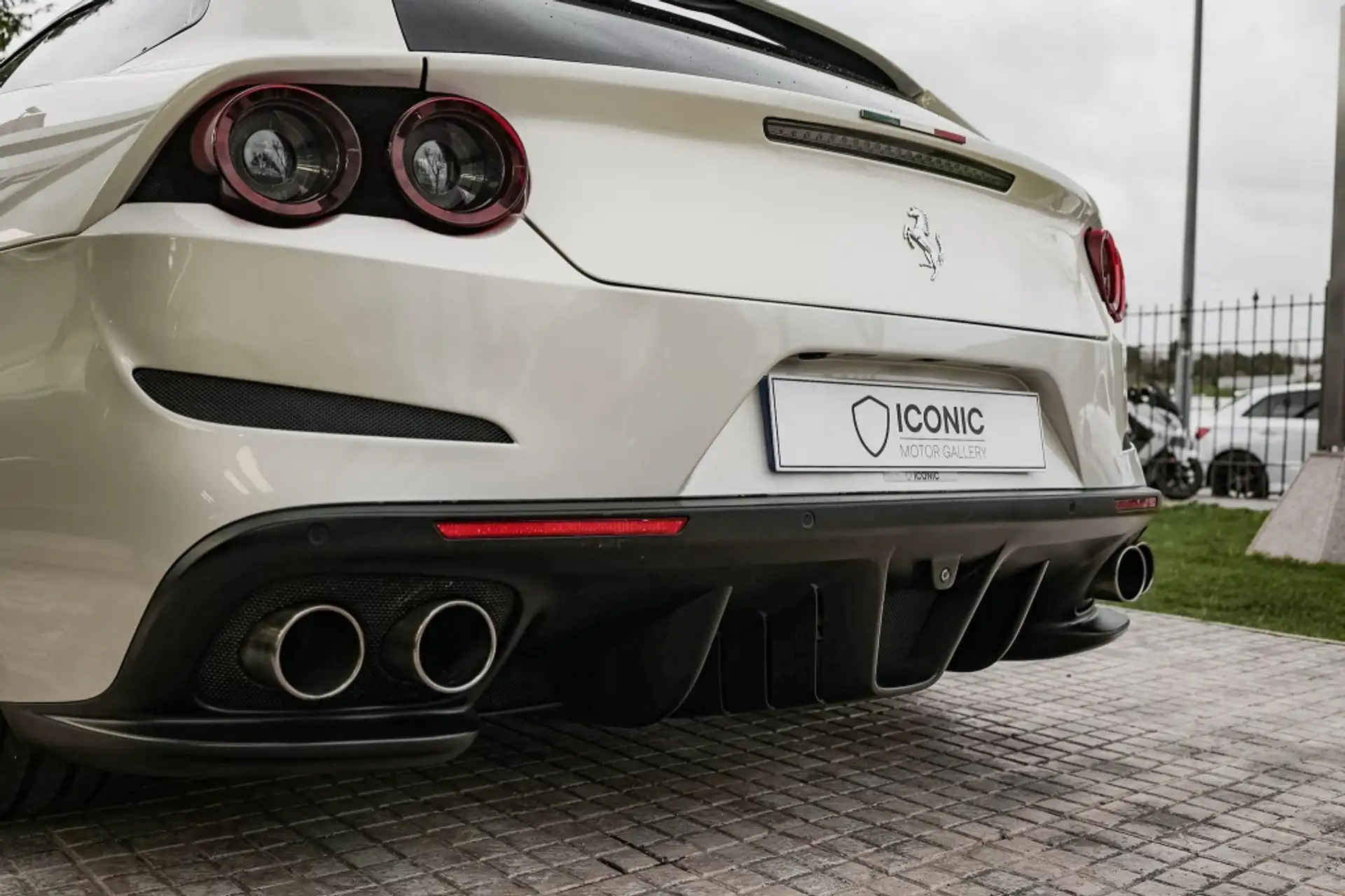 페라리 GTC4 루쏘 2017 흰색 사진 8