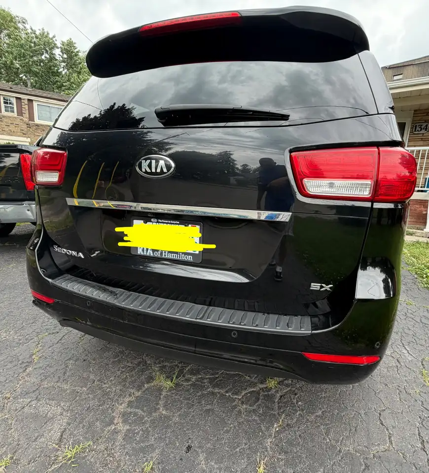 Kia Sedona снимка Kia Sedona