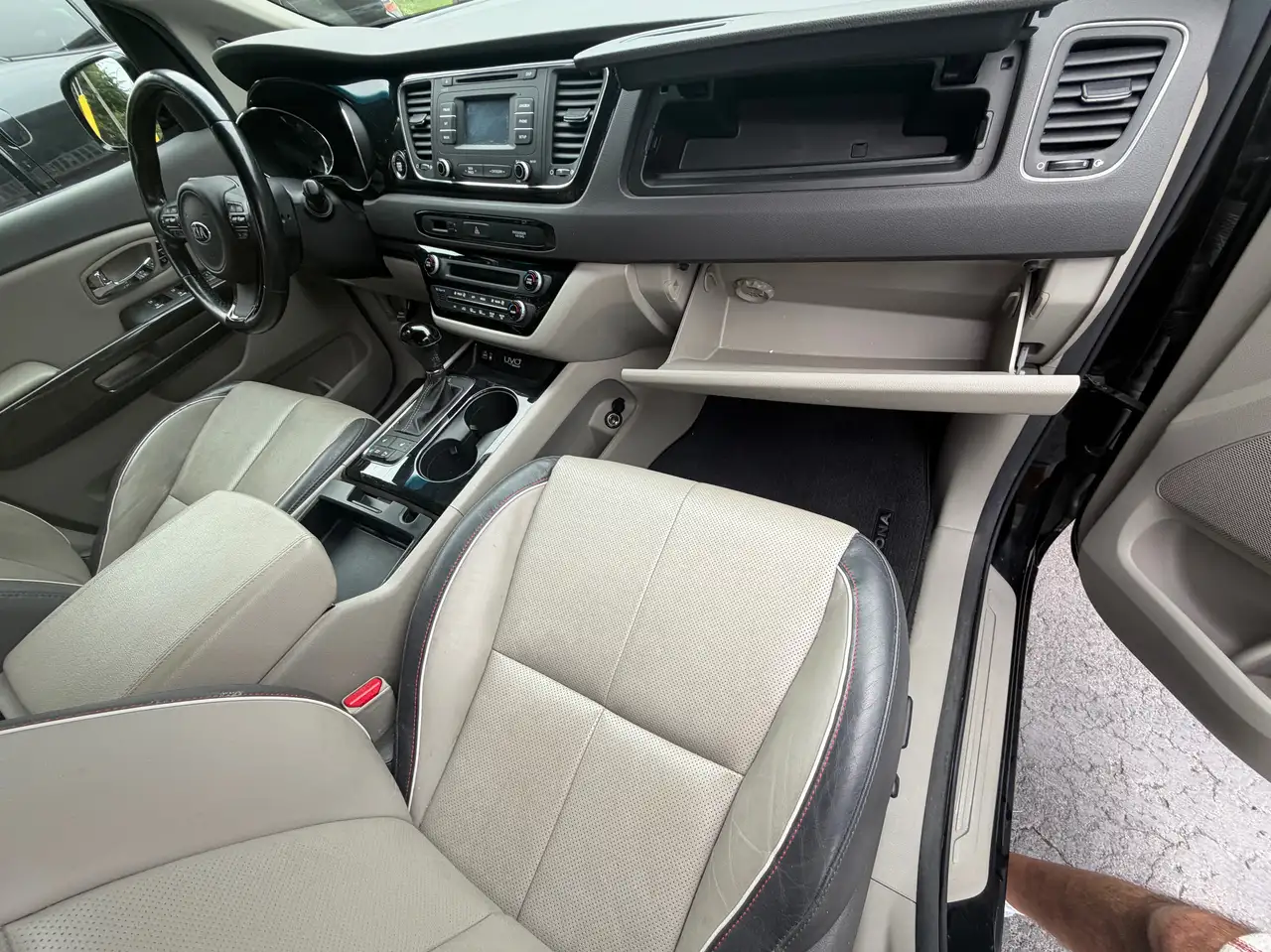 Kia Sedona снимка Kia Sedona