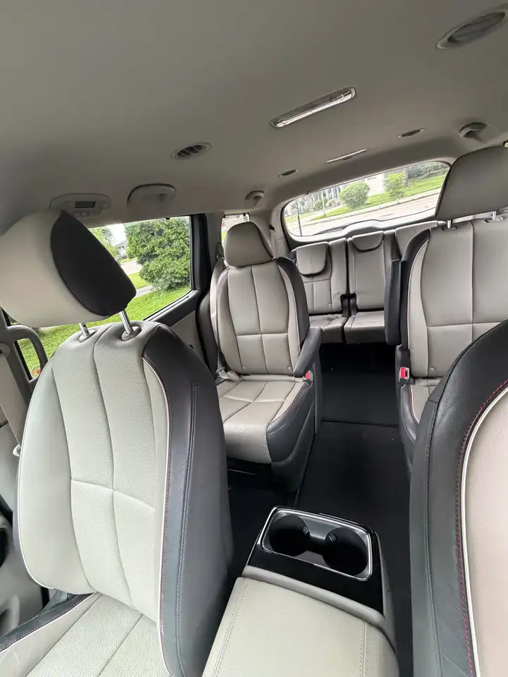 Kia Sedona снимка Kia Sedona