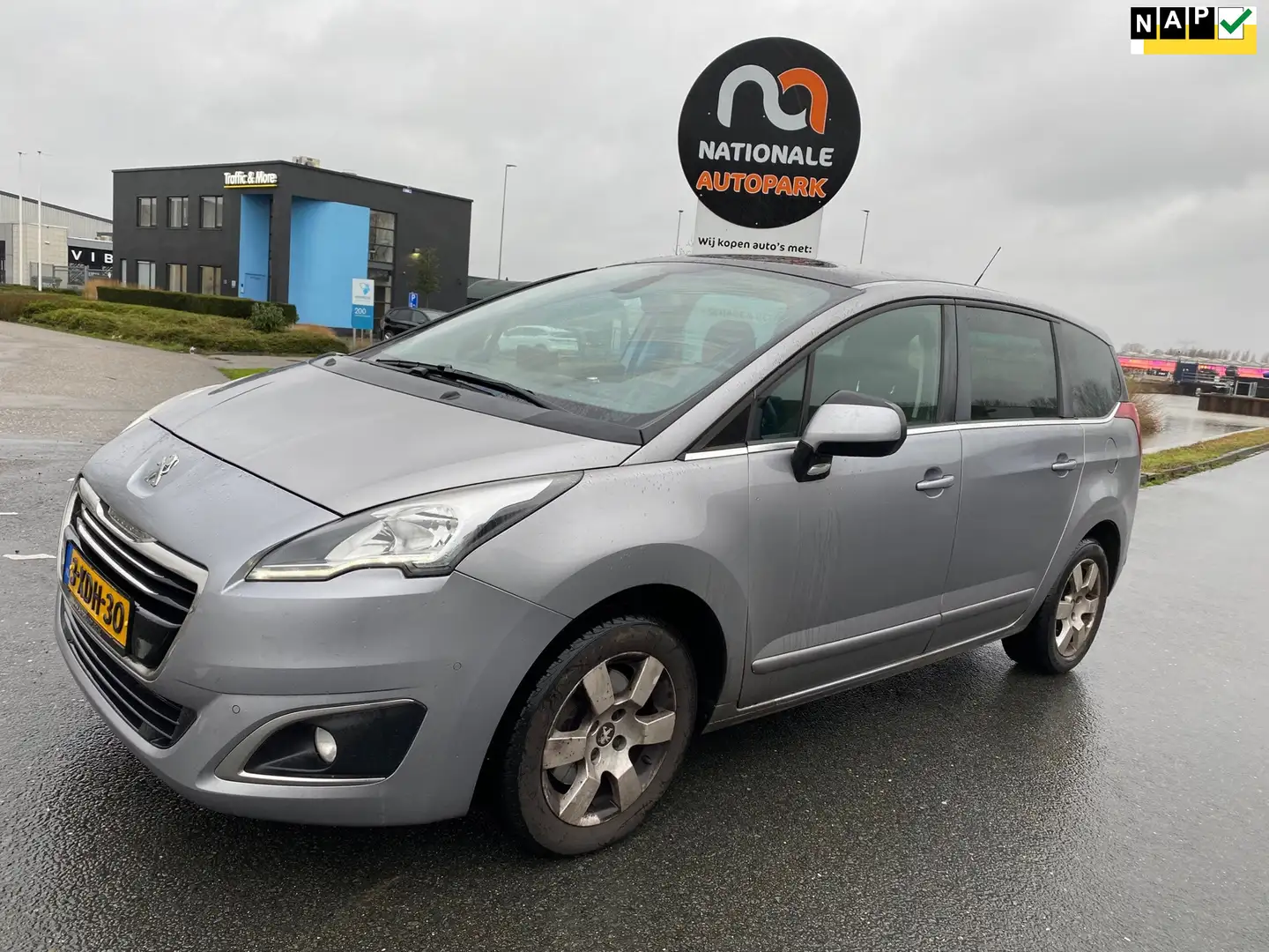 Peugeot 5008 2014 * 1.6 THP Active 7p. * EXPORT !! Grau - 1