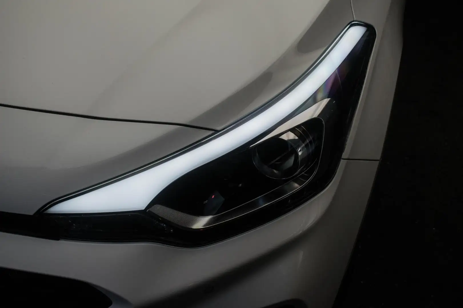 Hyundai i20 1.0 T-GDI Premium [ Keyless Camera Carplay Trekhaa Wit - 2