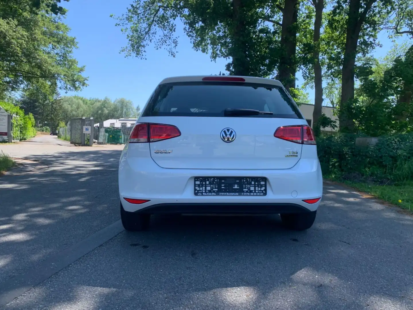 Volkswagen Golf VII Lim. Trendline BMT Blanc - 2
