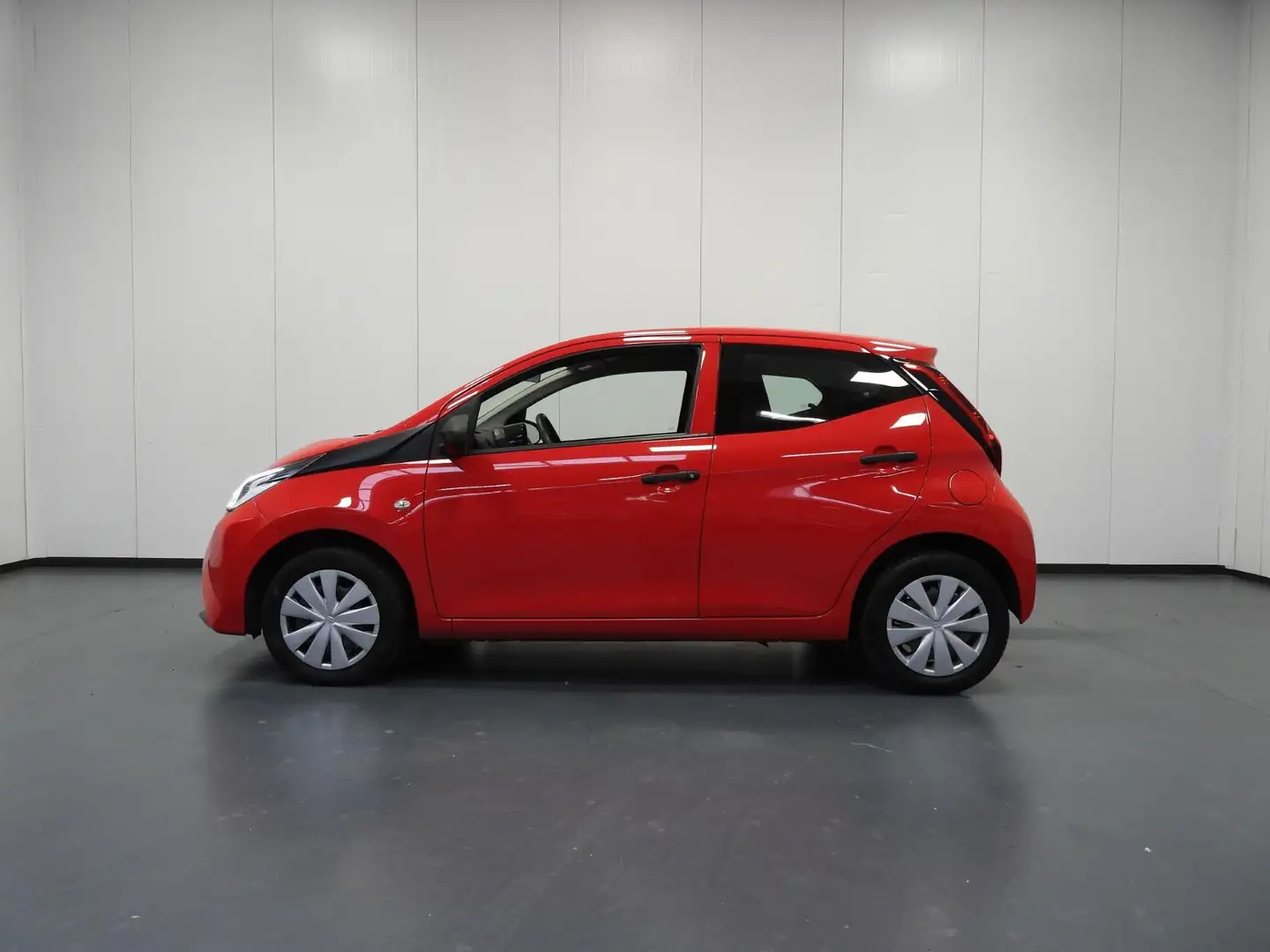 Toyota Aygo 1.0 VVT-i X-Fun AIRCO! Rojo - 2