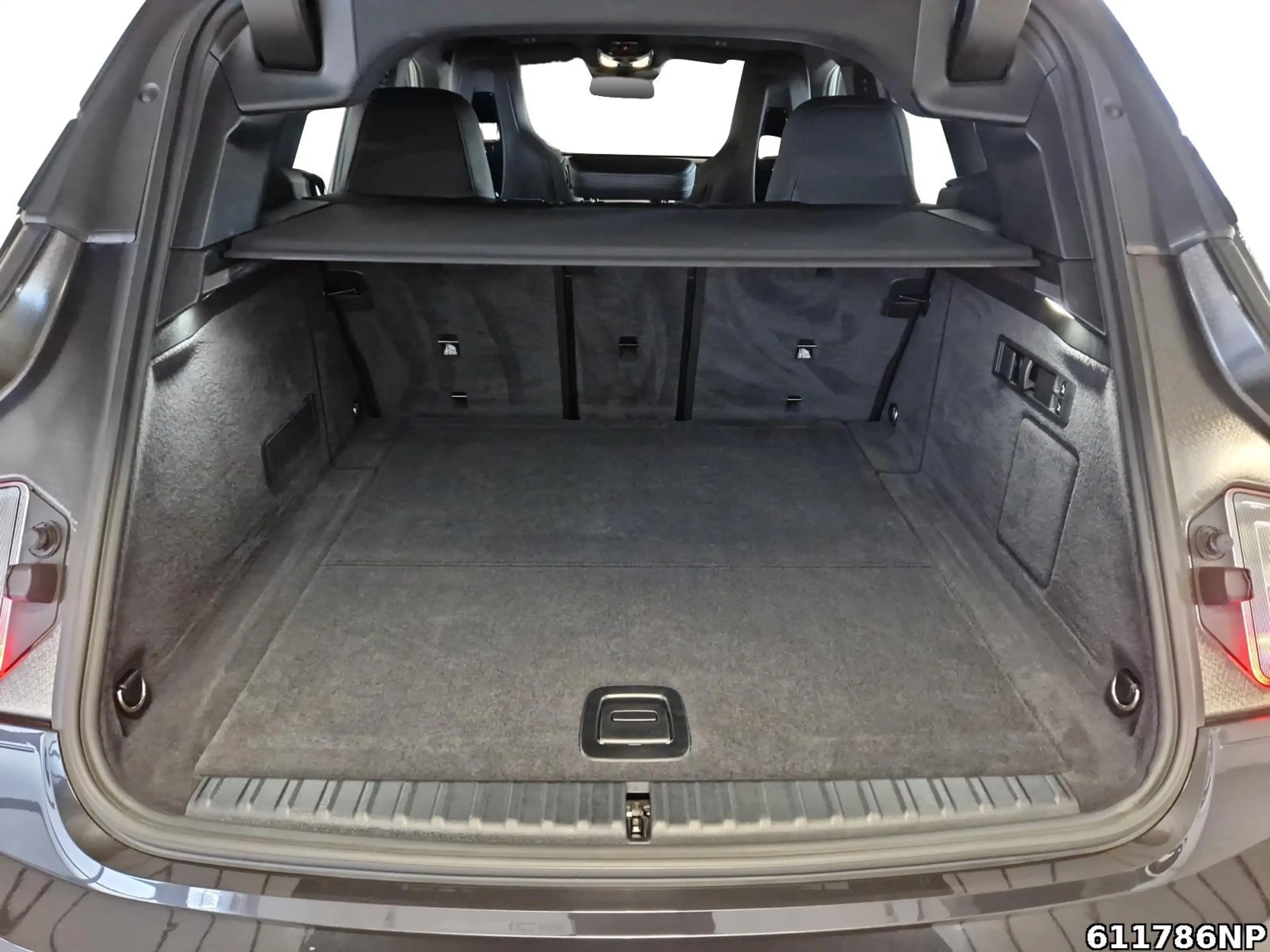 BMW iX xDrive40 — photo 6