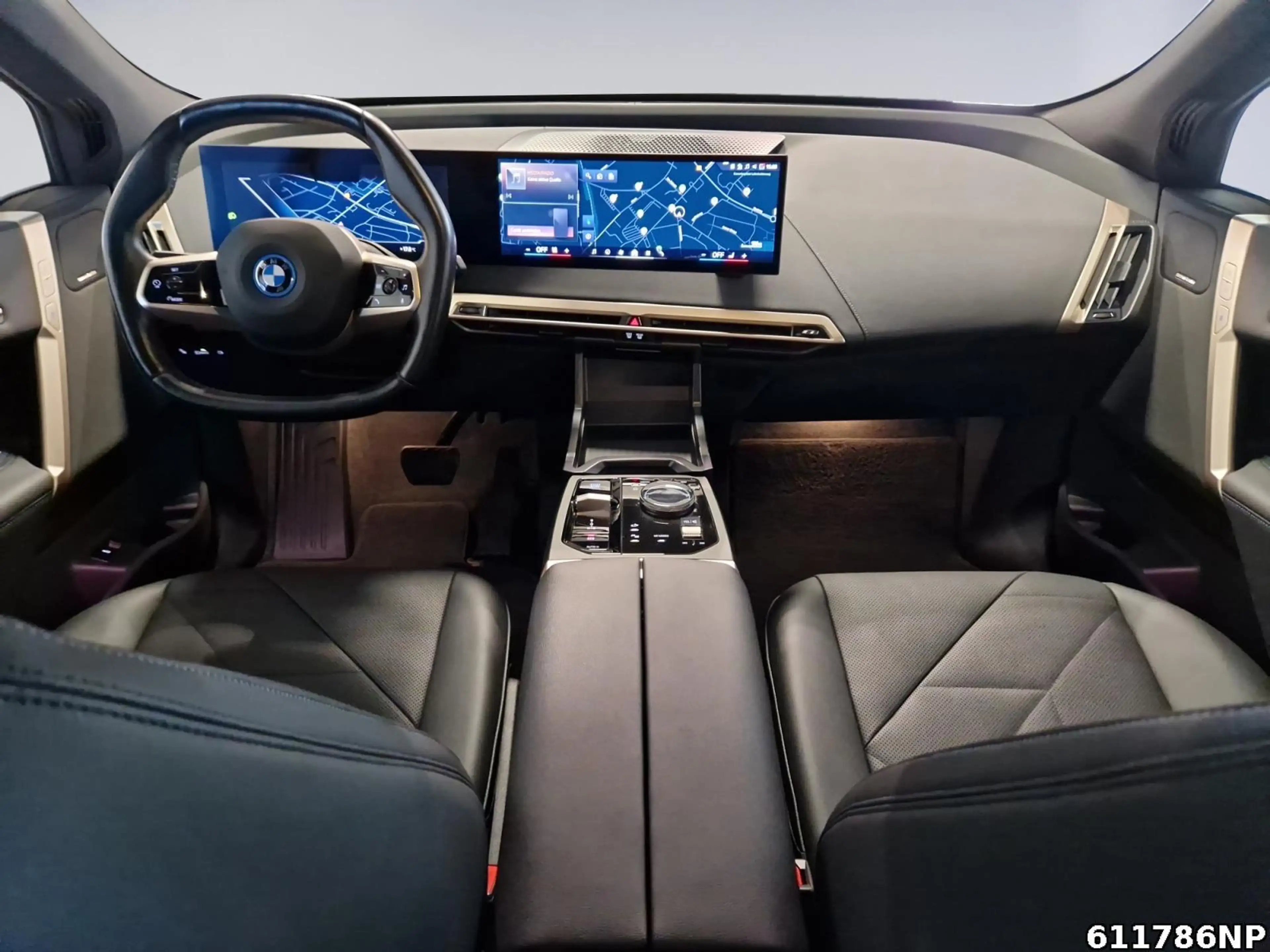 BMW iX xDrive40 — photo 8