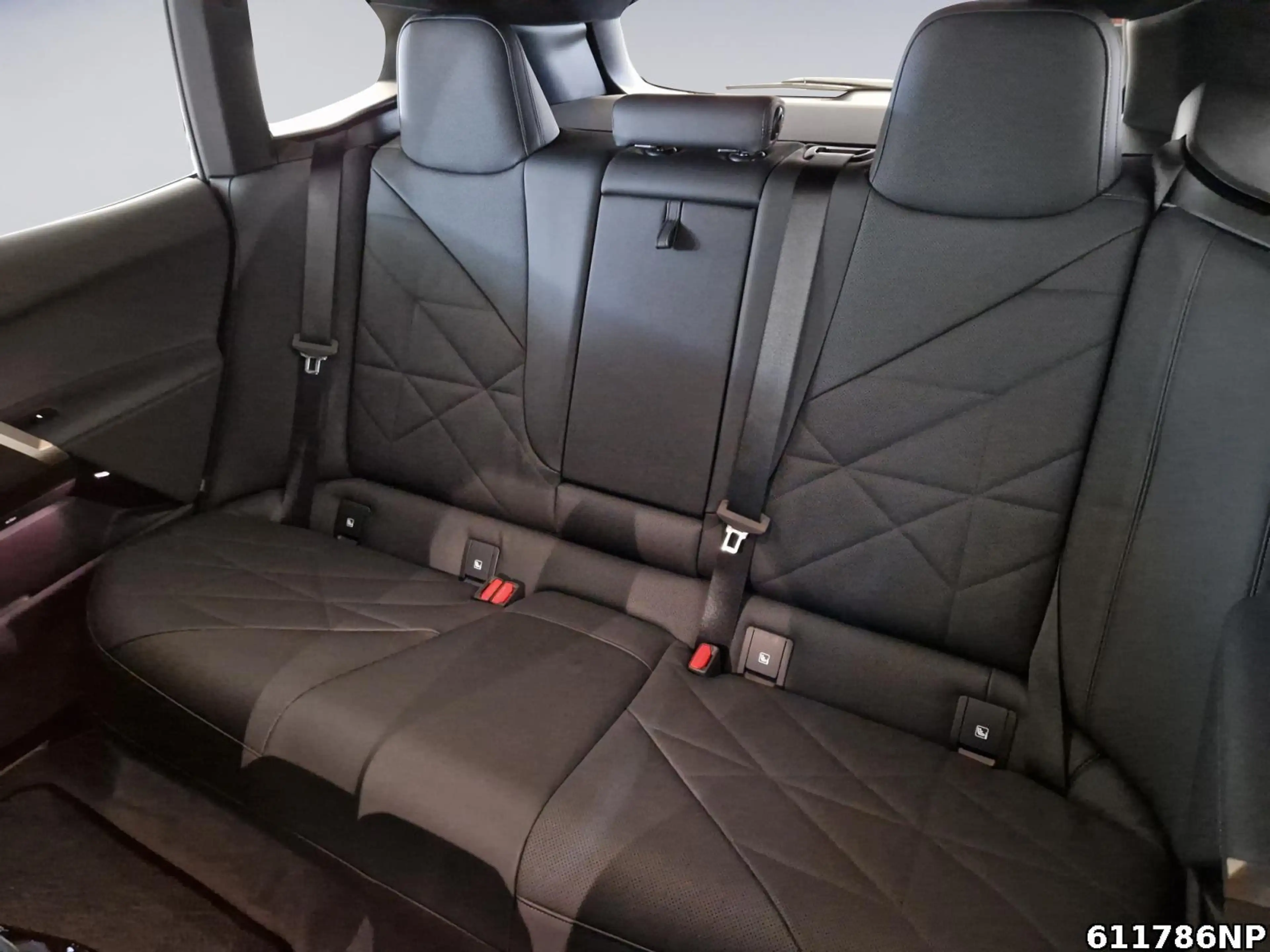 BMW iX xDrive40 — photo 11