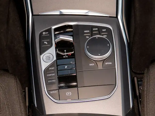 BMW 3 Series view 11