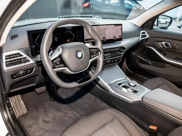 BMW 3 Series view 4