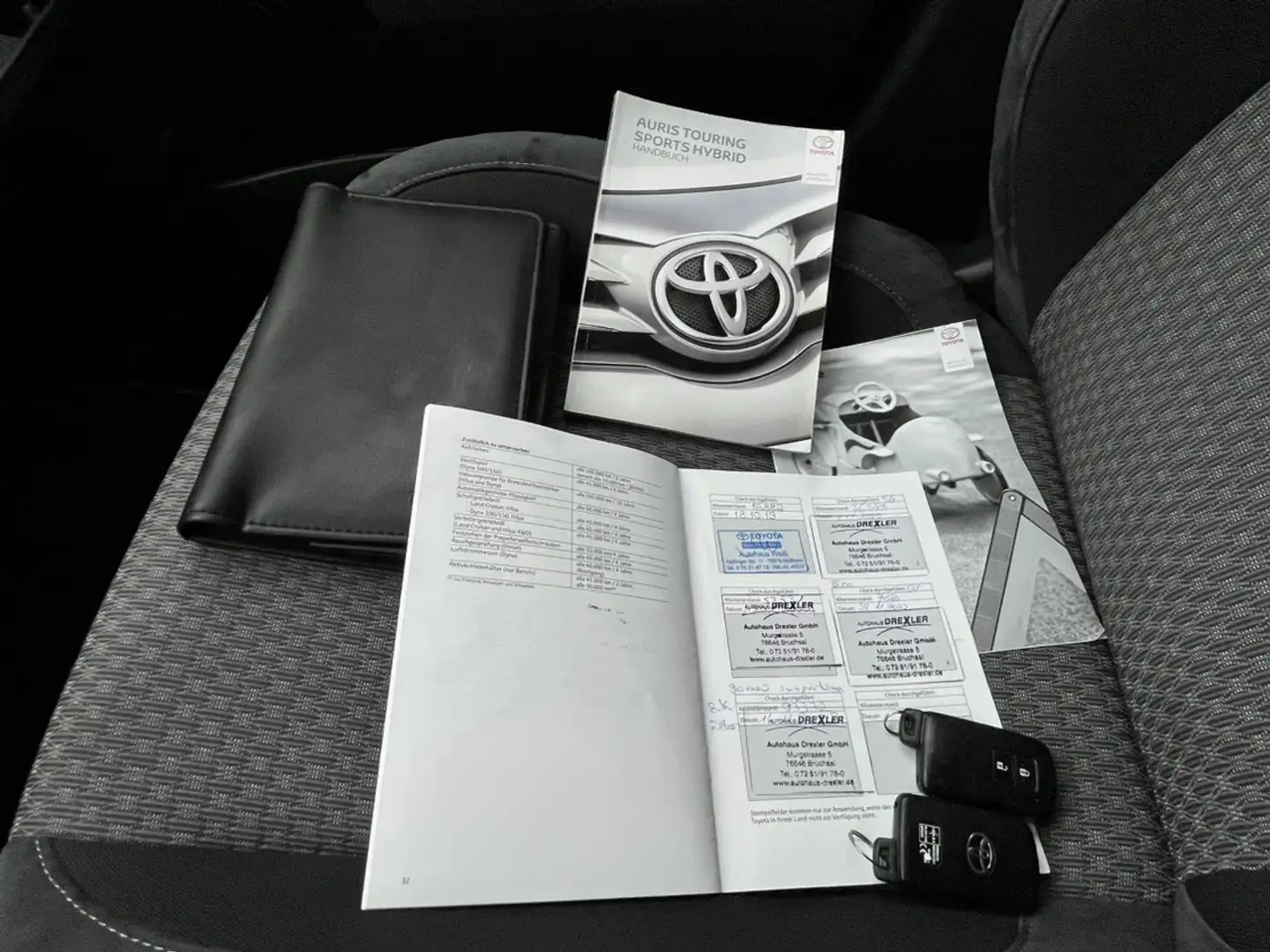 Toyota Auris Touring Sports 1.8 Hybrid Dynamic Ultimate // NAVI Grey - 2