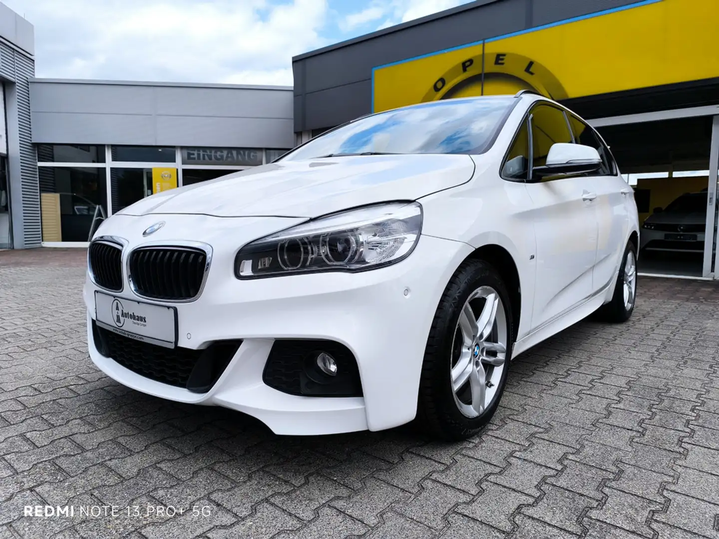 BMW 218 d Active Tourer M-Sport H/K NAVI AHK LED Weiß - 1