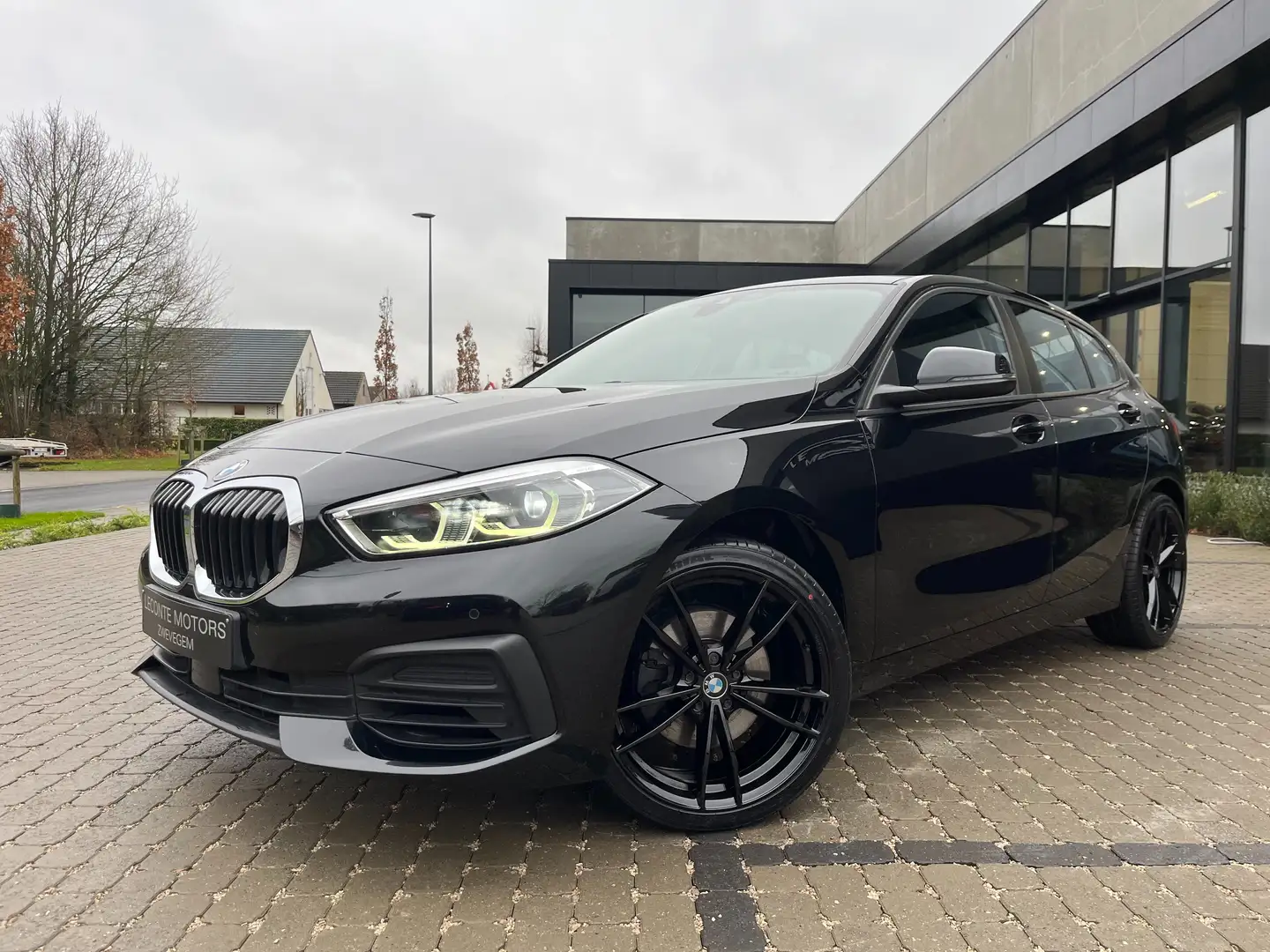 BMW 118 118i Full-LED/Navigatie/Carplay/Zetelverwarming/.. Černá - 2
