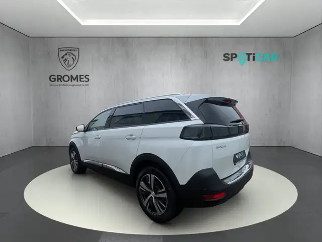 Peugeot 5008 view 5