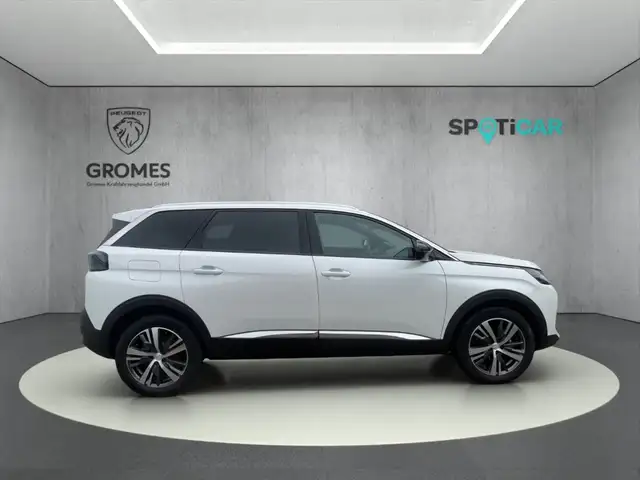 Peugeot 5008 view 2