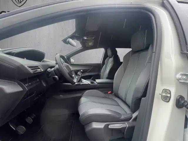Peugeot 5008 view 9