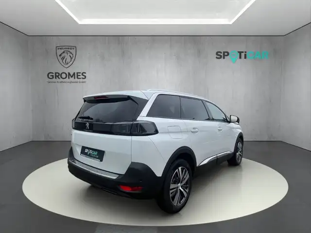 Peugeot 5008 view 3