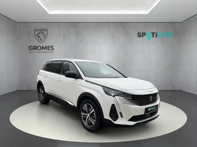 Peugeot 5008 main image