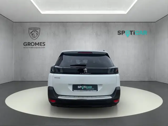 Peugeot 5008 view 4