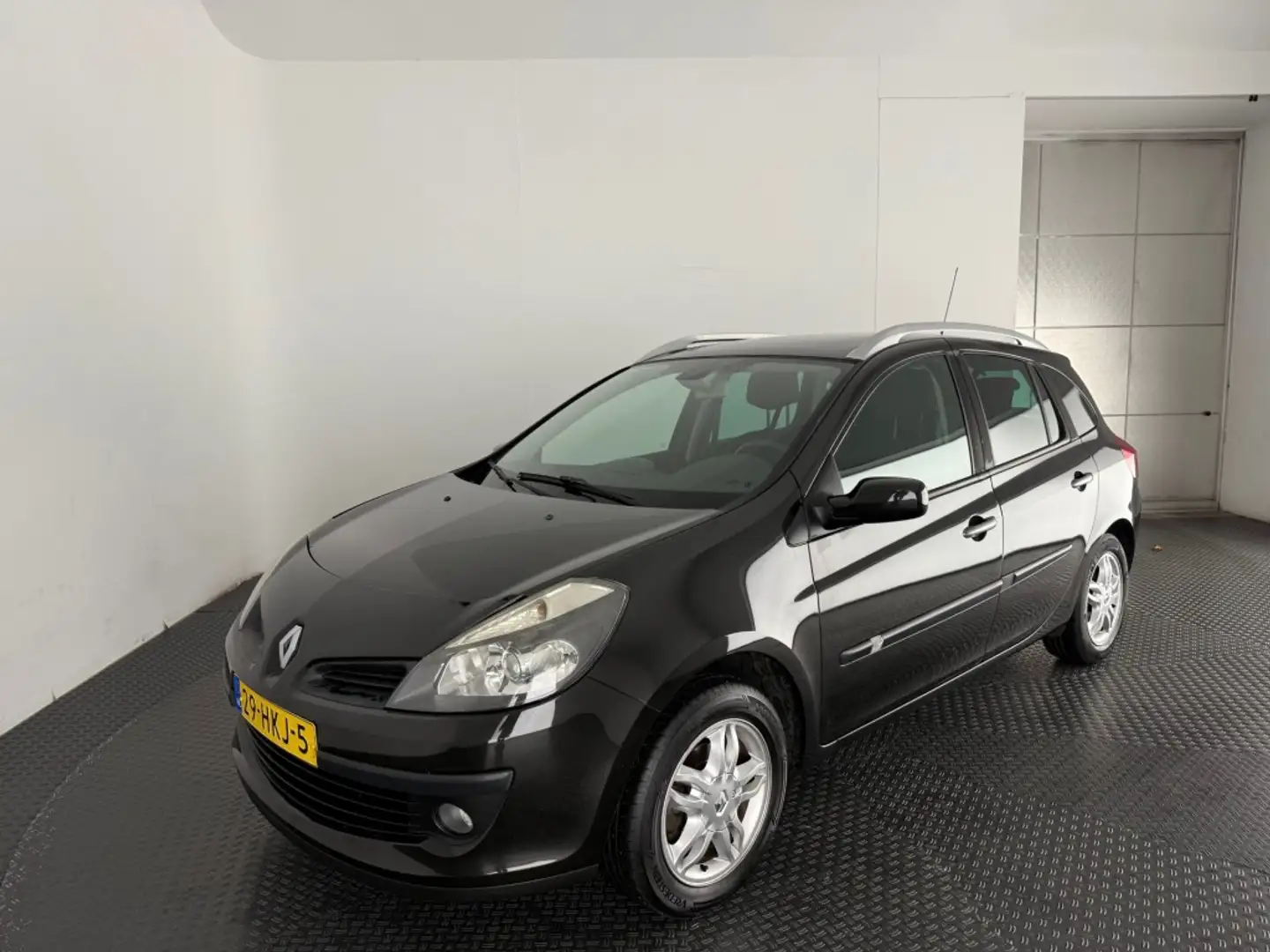 Renault Clio Estate 1.2 TCE Business Sport panoramsich dak/crui Zwart - 1