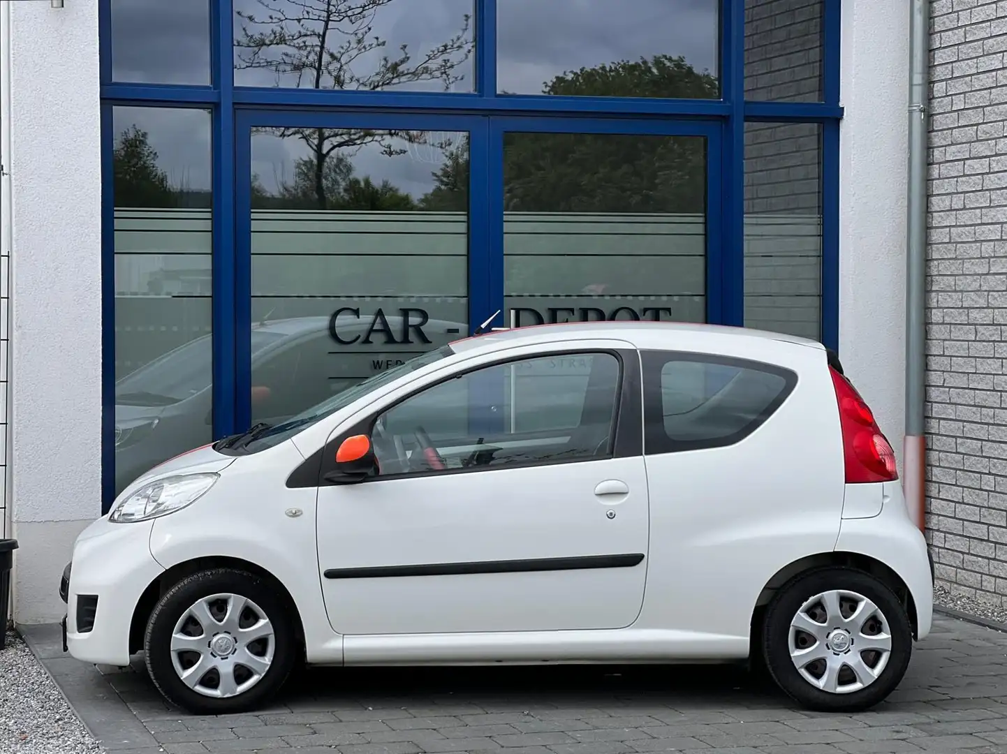 Peugeot 107 Filou* Klima * AUX * AHK * SPORT * TÜV NEU * Weiß - 2