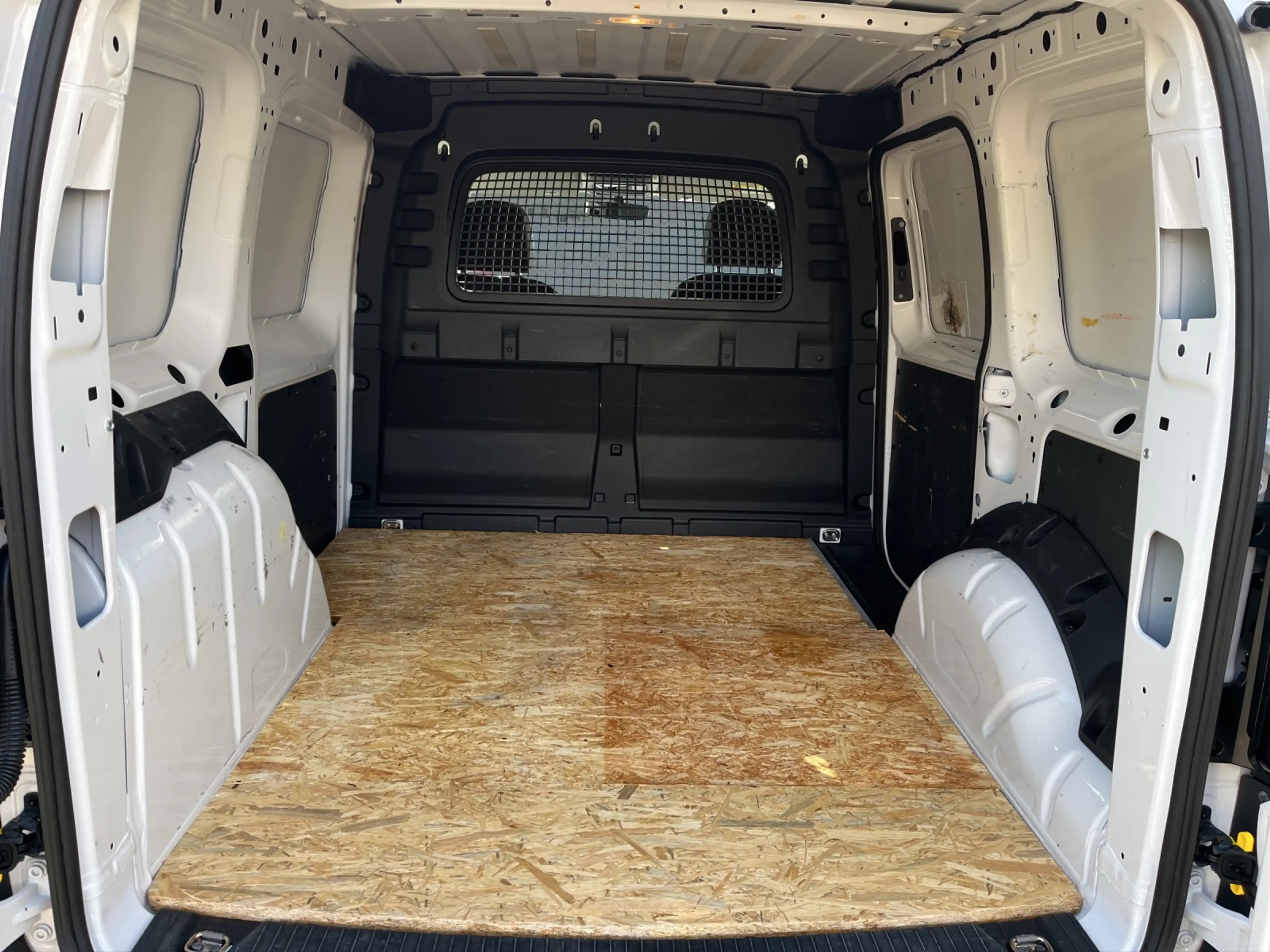 Volkswagen Caddy Cargo 2.0 TDI — photo 12