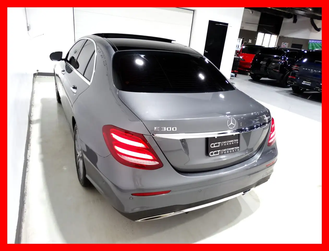 Mercedes-Benz E-Class снимка Mercedes-Benz E-Class