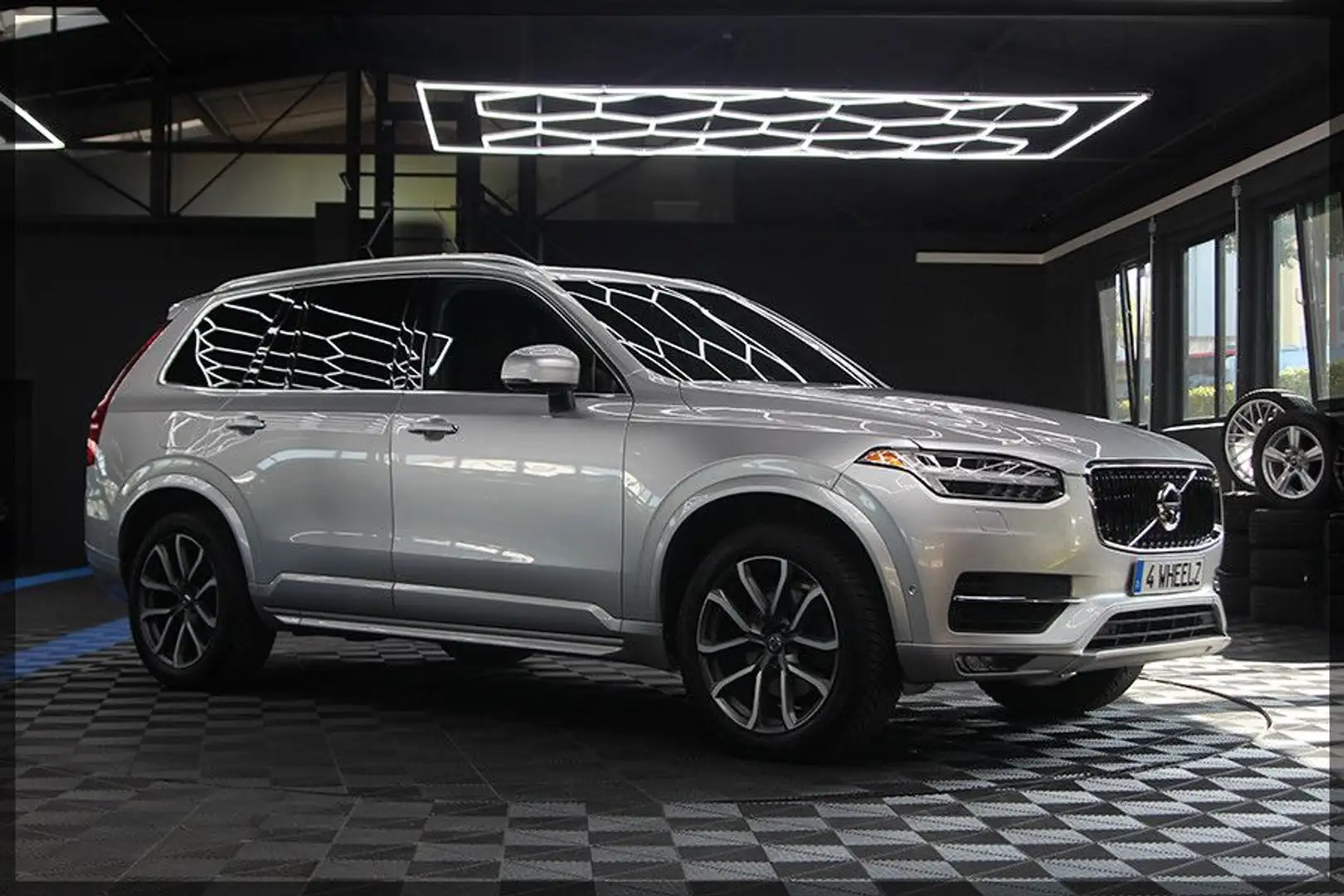 Volvo XC90 T6 Momentum NAVI / PANO / CAM Argent - 1