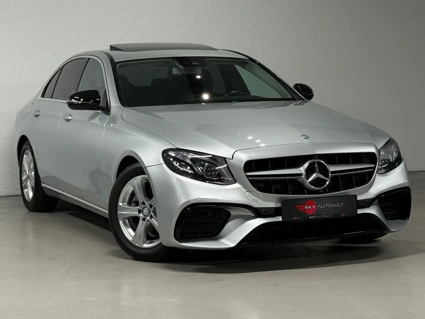 Mercedes-Benz E 200 /NAVI/CAM/LED/AMBIENTE/EGSD/LEDER Silber - 2