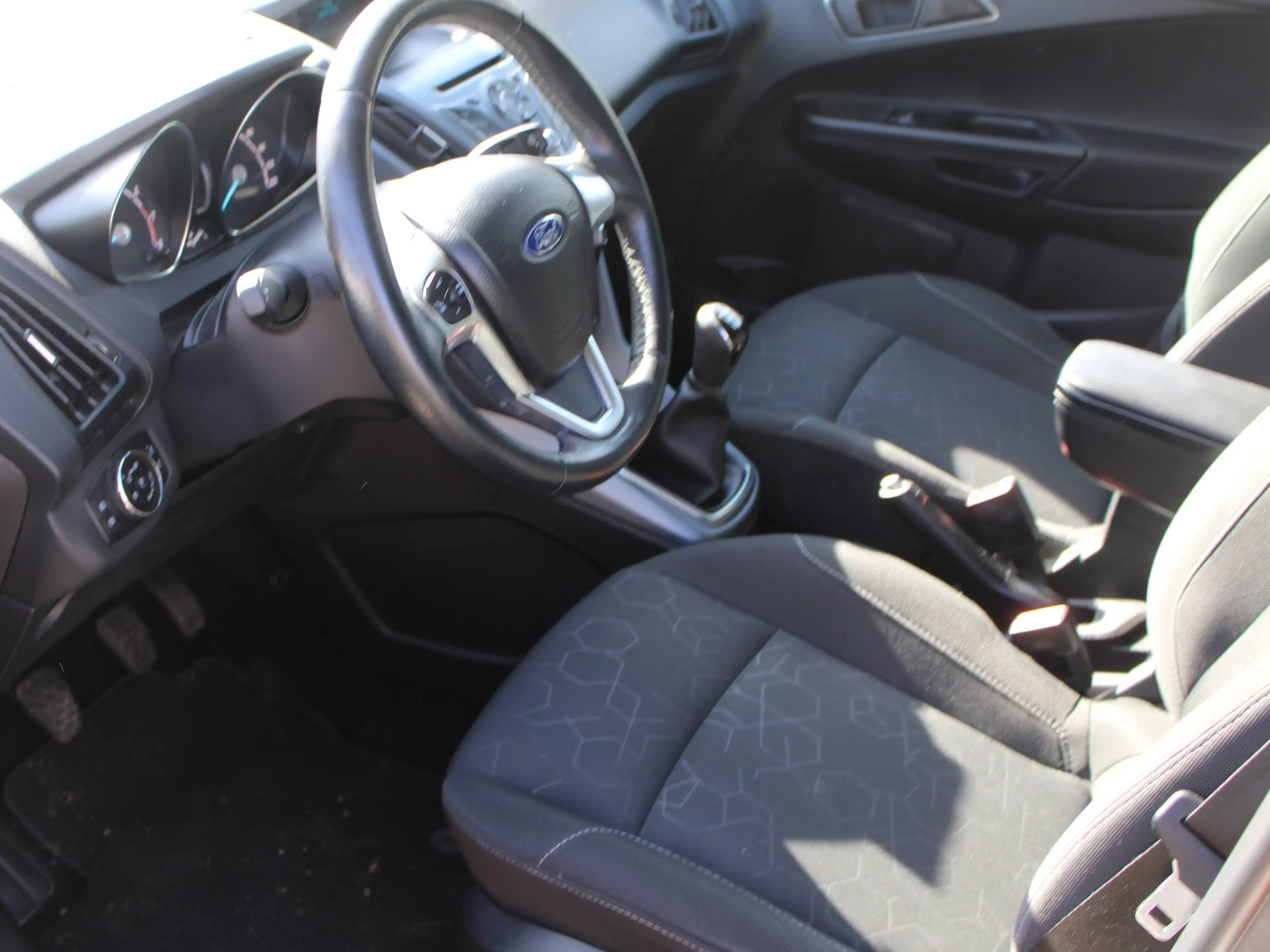 Ford B-Max Trend*Klimatronic*PDC*SH*HUneu* — photo 14