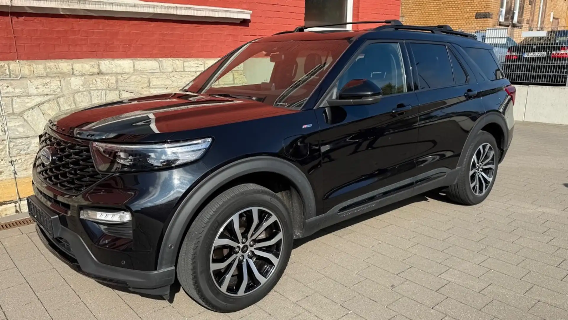 Ford Explorer ST-Line Plug-in-Hybrid 4x4 AHK Schwarz - 1