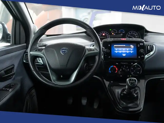 Lancia Ypsilon view 11