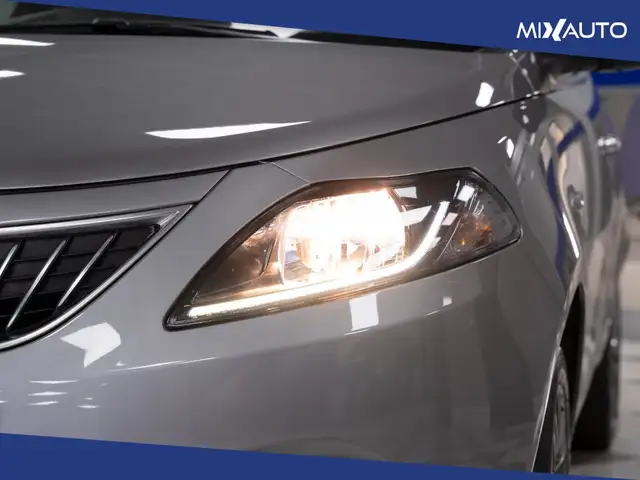 Lancia Ypsilon view 10