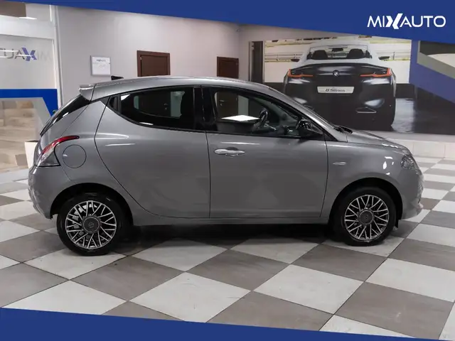Lancia Ypsilon view 6