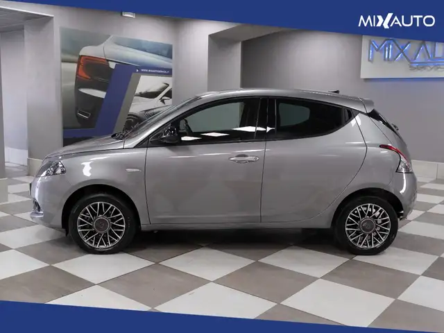 Lancia Ypsilon view 3
