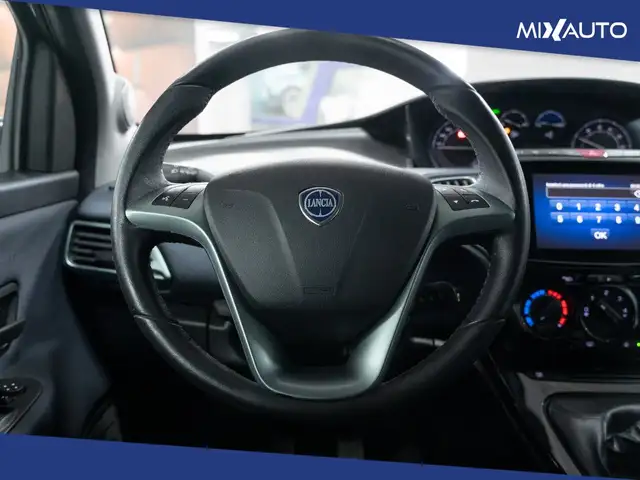 Lancia Ypsilon view 12